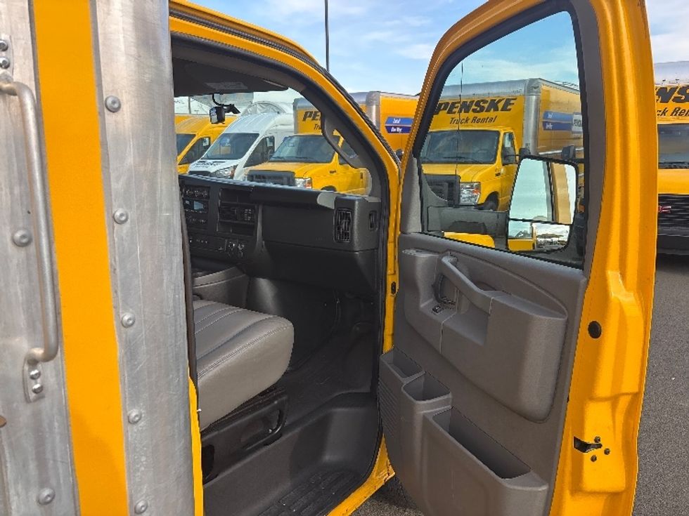 Light Duty Box Truck-Light and Medium Duty Trucks-GMC-2022-Savana G33903-Tacoma-WA-21,082\n\t\tmiles-$ 41,250 - Image 20