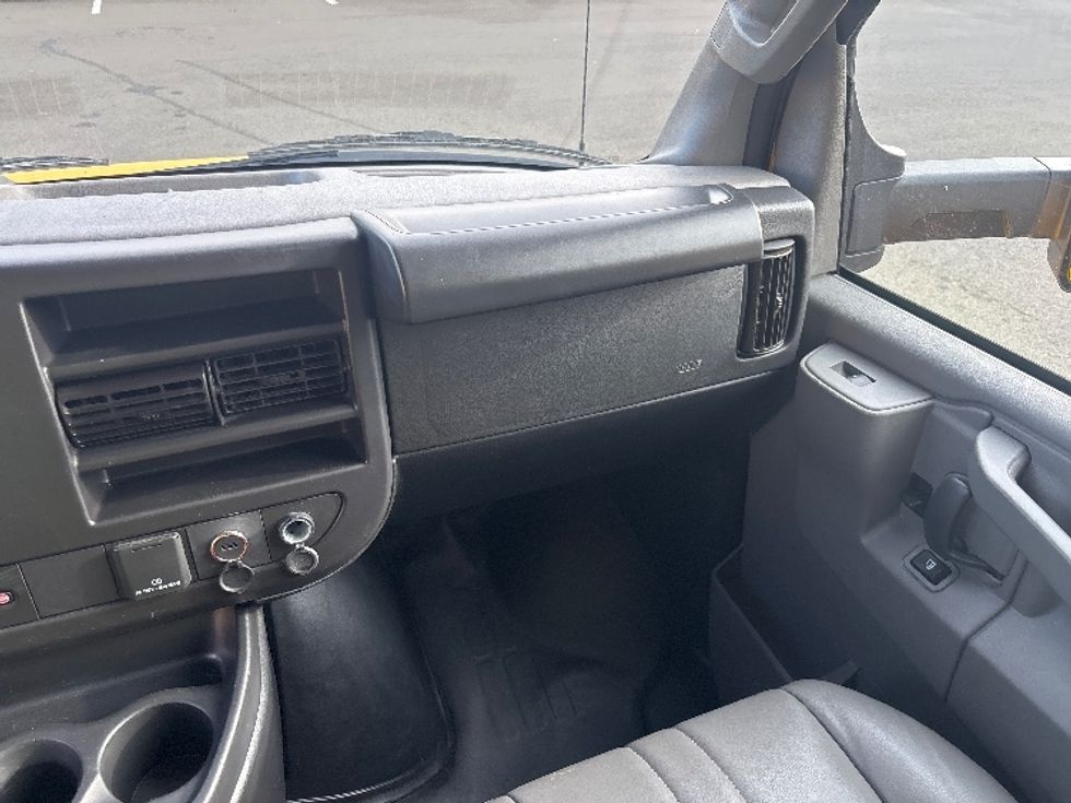 Light Duty Box Truck-Light and Medium Duty Trucks-GMC-2022-Savana G33903-Tacoma-WA-21,082\n\t\tmiles-$ 41,250 - Image 21