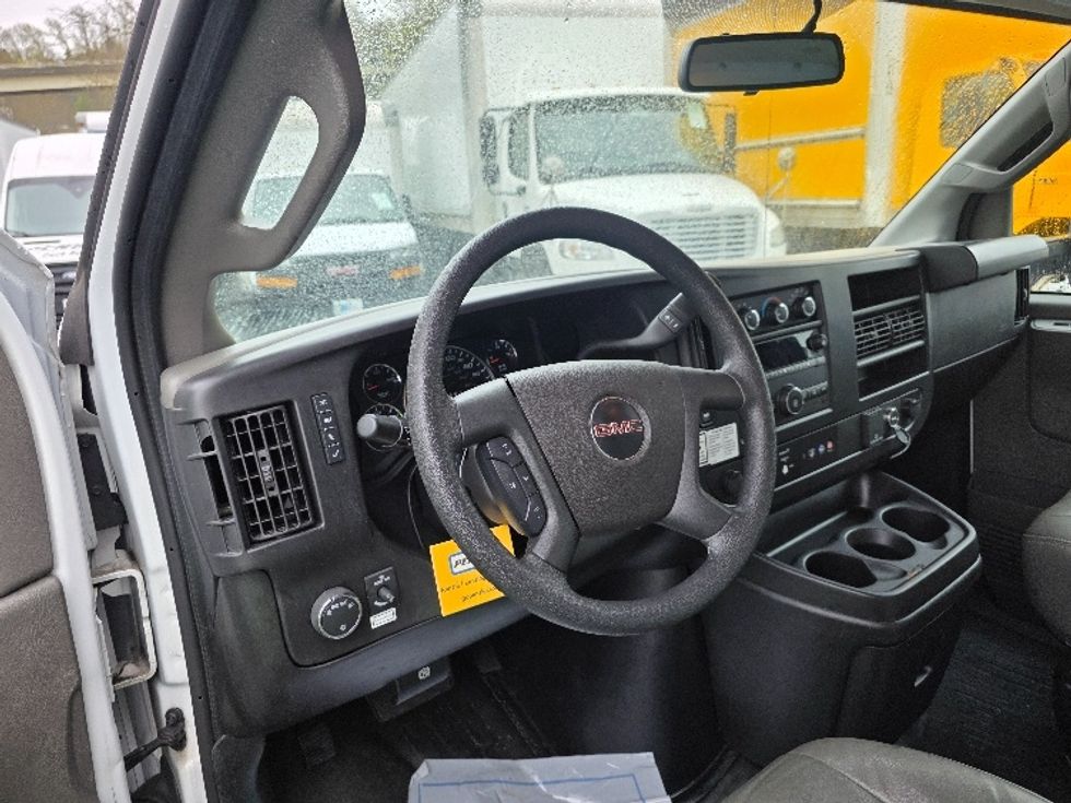 Light Duty Box Truck-Light and Medium Duty Trucks-GMC-2022-Savana G33903-Tacoma-WA-24,538\n\t\tmiles-$ 47,750 - Image 17