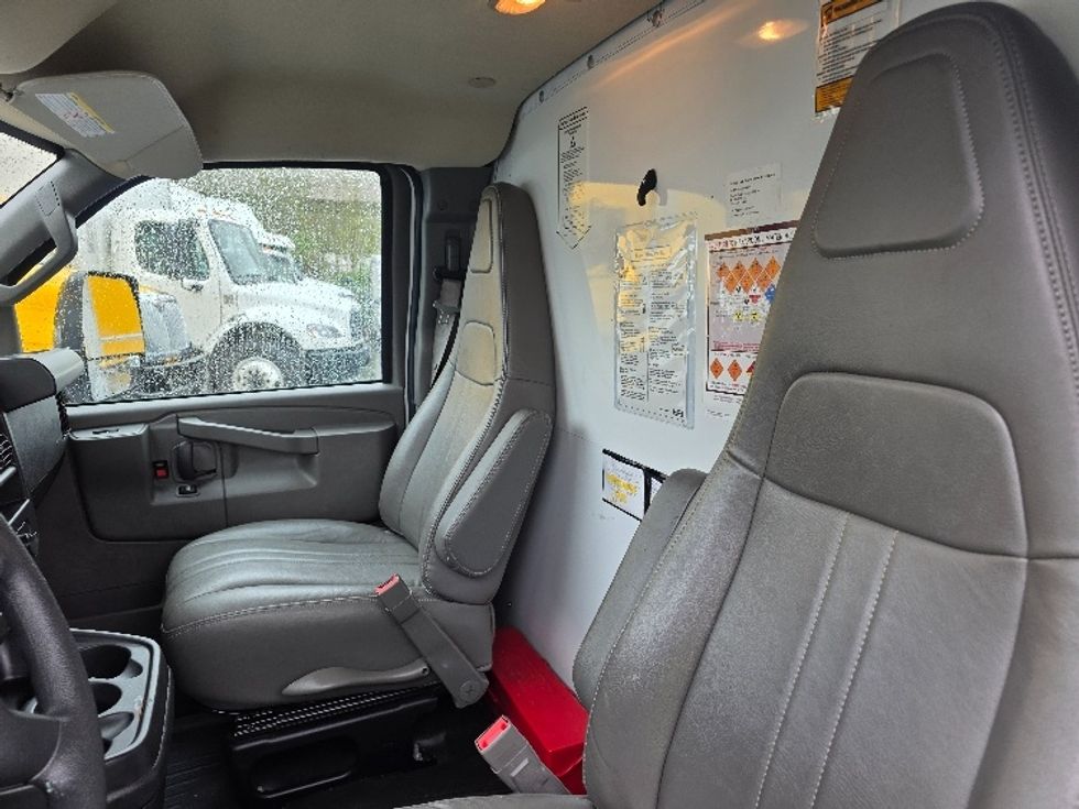 Light Duty Box Truck-Light and Medium Duty Trucks-GMC-2022-Savana G33903-Tacoma-WA-24,538\n\t\tmiles-$ 47,750 - Image 19