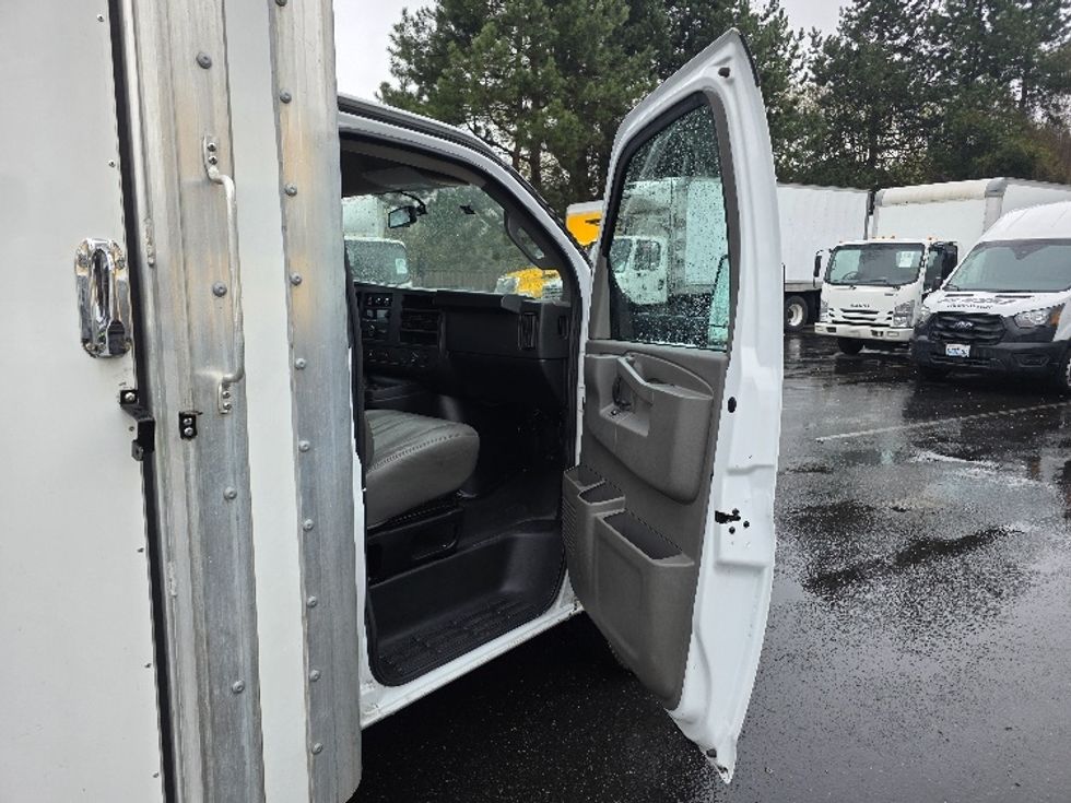 Light Duty Box Truck-Light and Medium Duty Trucks-GMC-2022-Savana G33903-Tacoma-WA-24,538\n\t\tmiles-$ 47,750 - Image 20