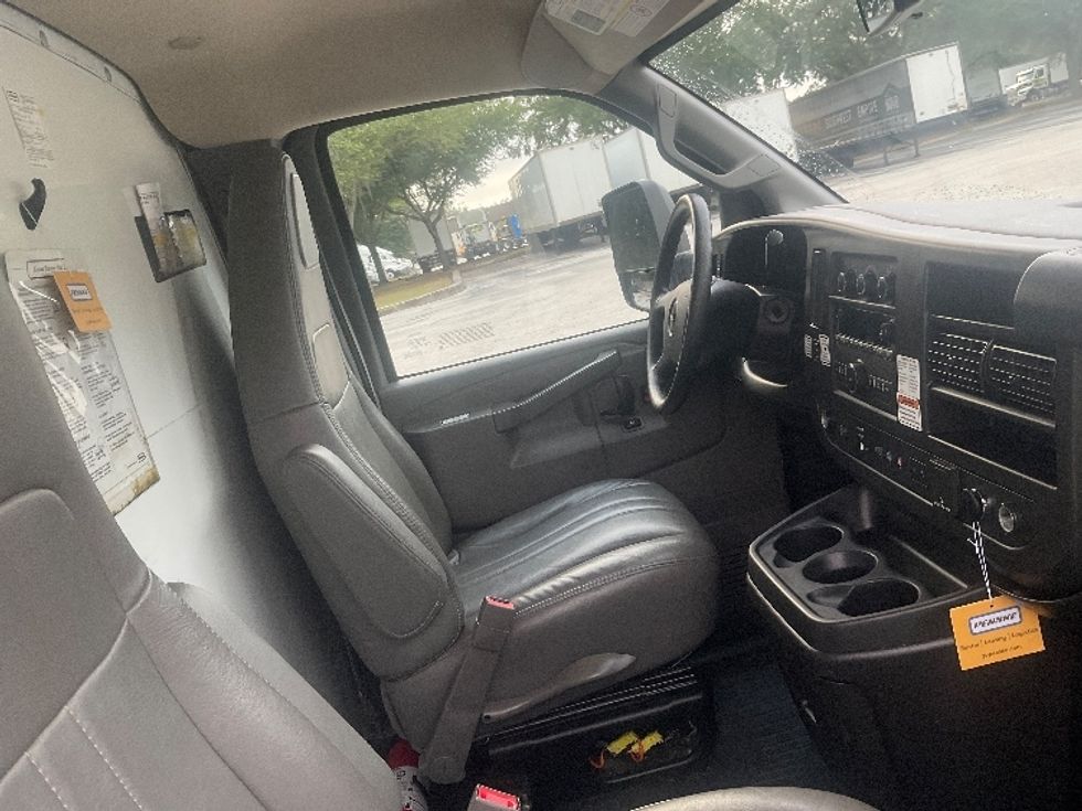 Light Duty Box Truck-Light and Medium Duty Trucks-GMC-2022-Savana G33903-Tampa-FL-100,435\n\t\tmiles-$ 30,750 - Image 22