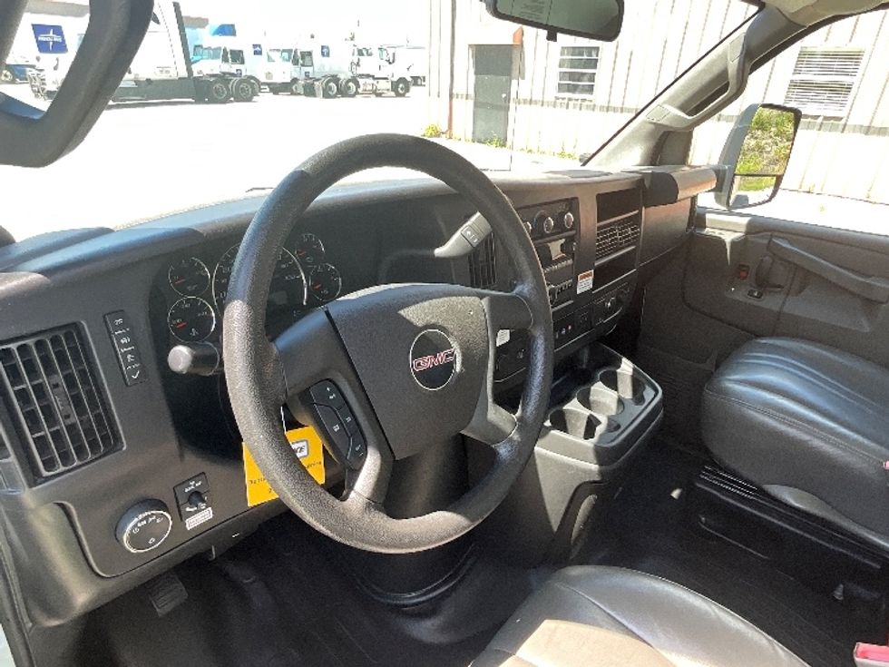Light Duty Box Truck-Light and Medium Duty Trucks-GMC-2022-Savana G33903-Tampa-FL-119,113\n\t\tmiles-$ 29,250 - Image 16
