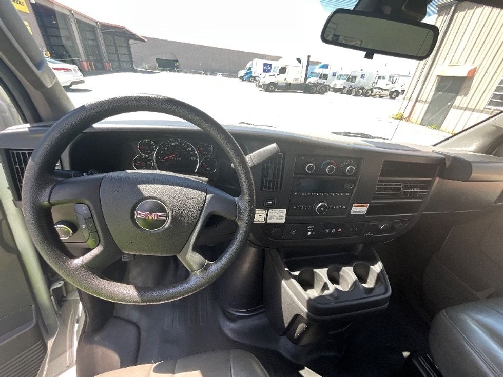 Light Duty Box Truck-Light and Medium Duty Trucks-GMC-2022-Savana G33903-Tampa-FL-119,113\n\t\tmiles-$ 29,250 - Image 17