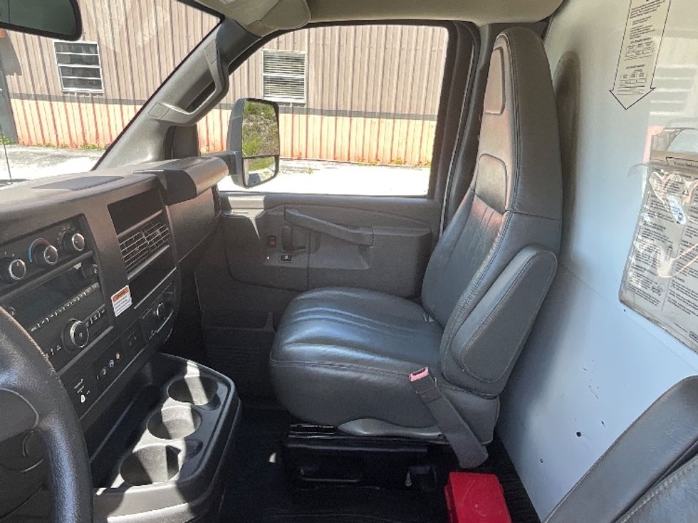 Light Duty Box Truck-Light and Medium Duty Trucks-GMC-2022-Savana G33903-Tampa-FL-119,113\n\t\tmiles-$ 29,250 - Image 18