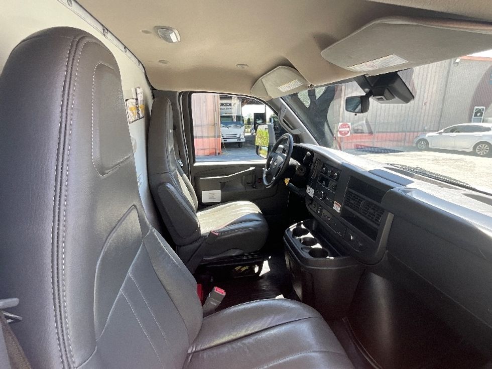 Light Duty Box Truck-Light and Medium Duty Trucks-GMC-2022-Savana G33903-Tampa-FL-119,113\n\t\tmiles-$ 29,250 - Image 21