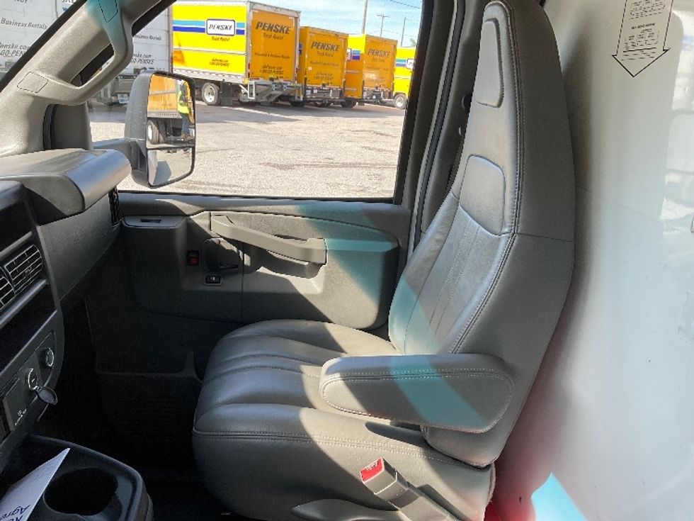 Light Duty Box Truck-Light and Medium Duty Trucks-GMC-2022-Savana G33903-Tampa-FL-24,140\n\t\tmiles-$ 51,500 - Image 18