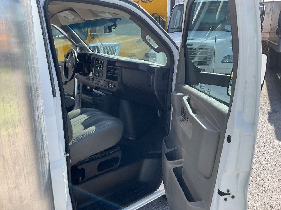 Light Duty Box Truck-Light and Medium Duty Trucks-GMC-2022-Savana G33903-Tampa-FL-24,140\n\t\tmiles-$ 51,500 - Image 19