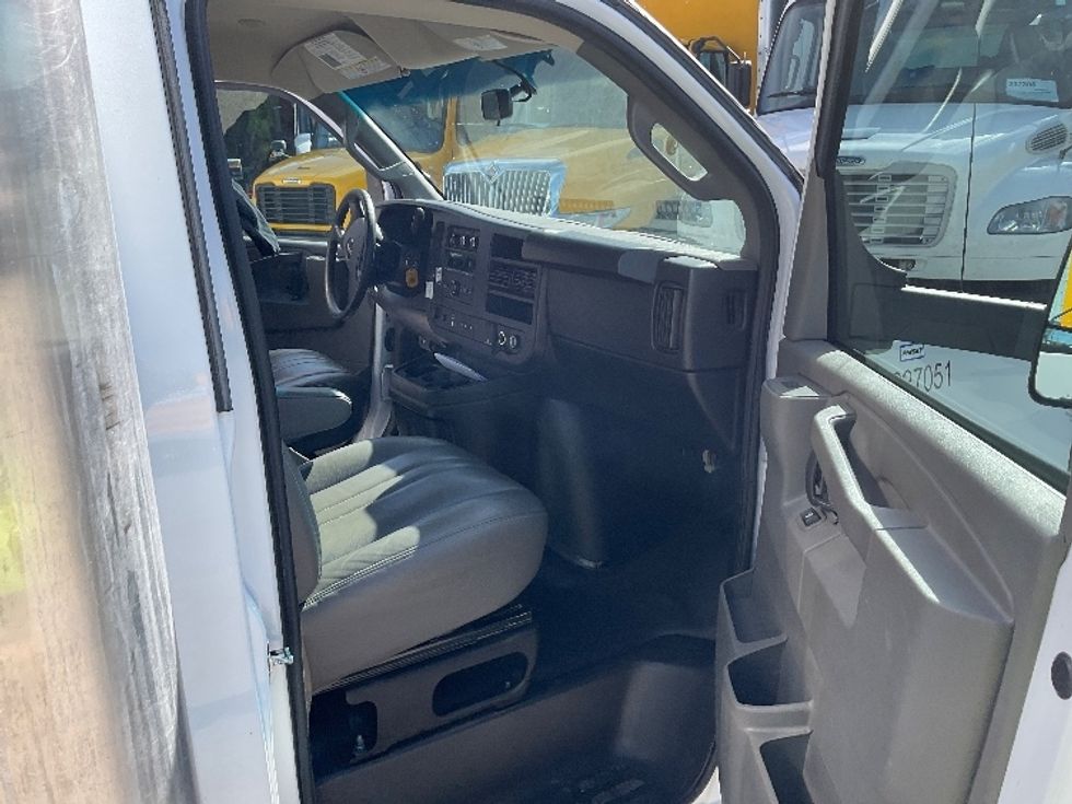 Light Duty Box Truck-Light and Medium Duty Trucks-GMC-2022-Savana G33903-Tampa-FL-24,140\n\t\tmiles-$ 51,500 - Image 21