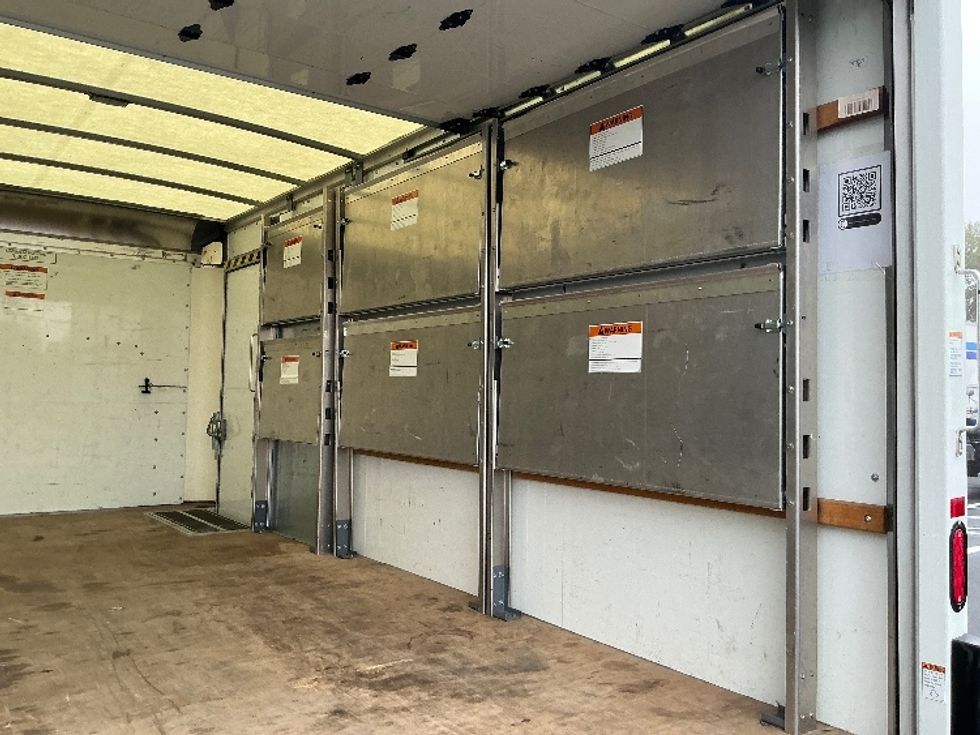 Light Duty Box Truck-Light and Medium Duty Trucks-GMC-2022-Savana G33903-Tampa-FL-25,963\n\t\tmiles-$ 51,250 - Image 12