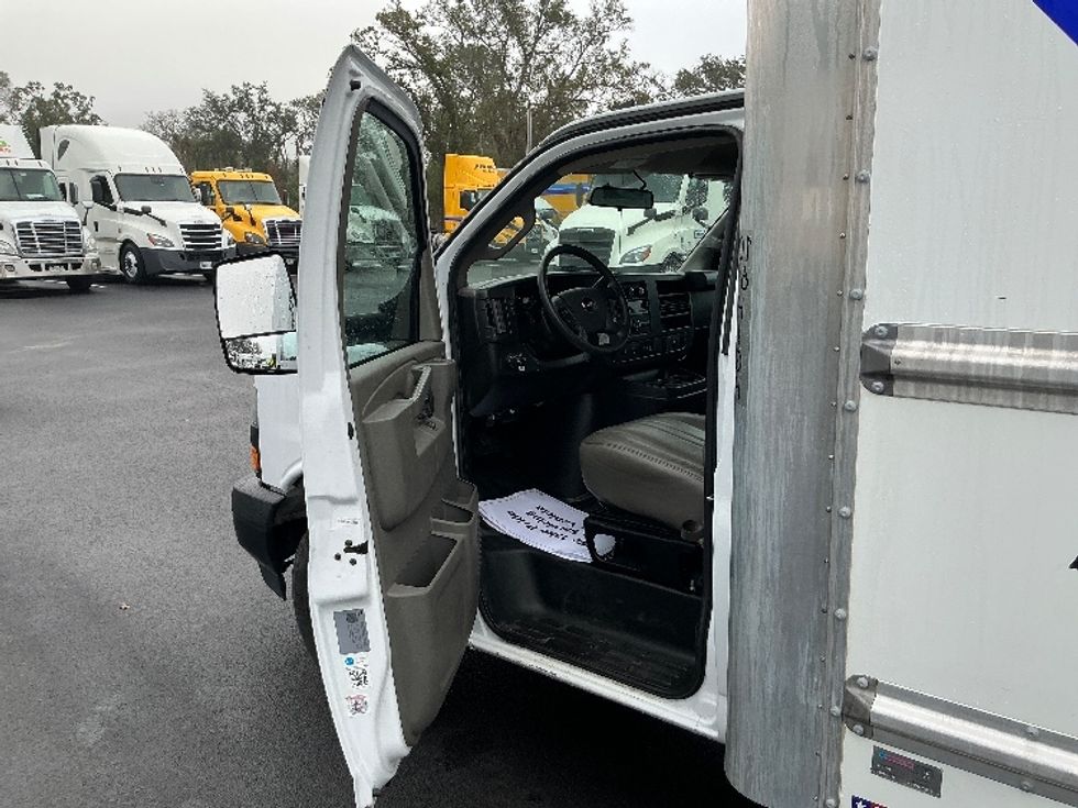 Light Duty Box Truck-Light and Medium Duty Trucks-GMC-2022-Savana G33903-Tampa-FL-25,963\n\t\tmiles-$ 51,250 - Image 16