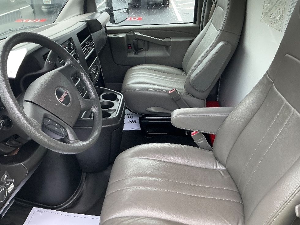 Light Duty Box Truck-Light and Medium Duty Trucks-GMC-2022-Savana G33903-Tampa-FL-25,963\n\t\tmiles-$ 51,250 - Image 19