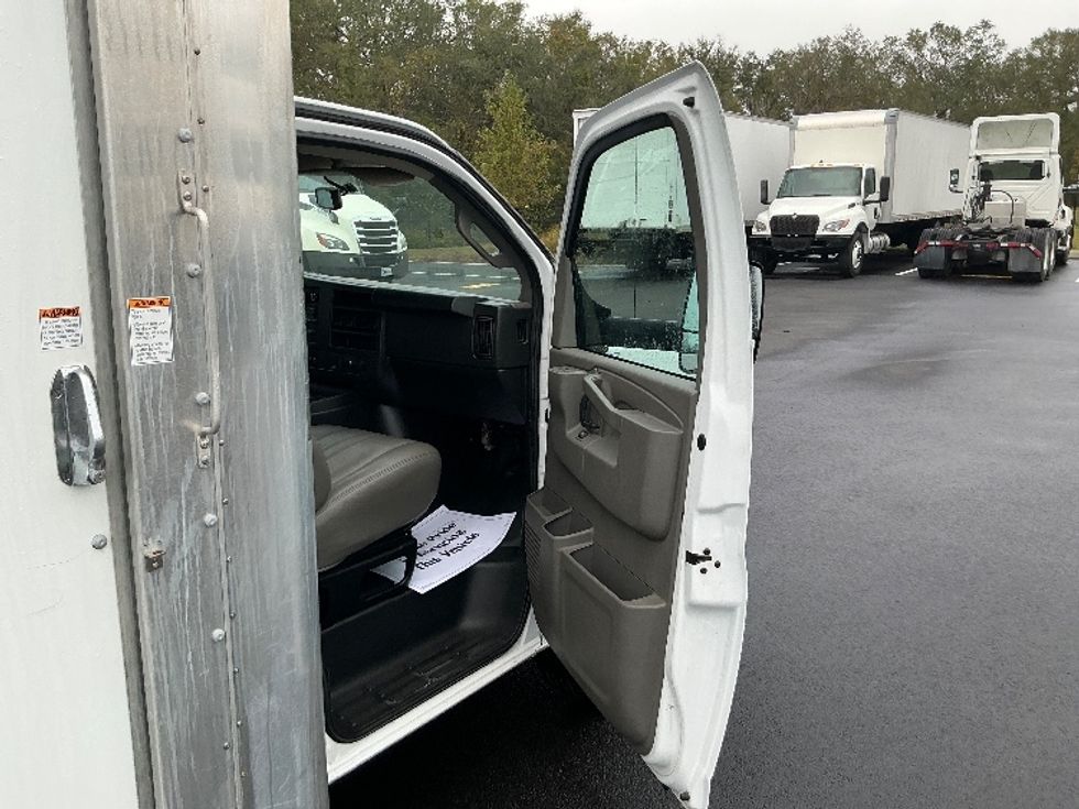 Light Duty Box Truck-Light and Medium Duty Trucks-GMC-2022-Savana G33903-Tampa-FL-25,963\n\t\tmiles-$ 51,250 - Image 20