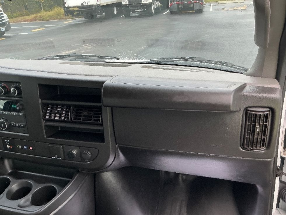 Light Duty Box Truck-Light and Medium Duty Trucks-GMC-2022-Savana G33903-Tampa-FL-25,963\n\t\tmiles-$ 51,250 - Image 21