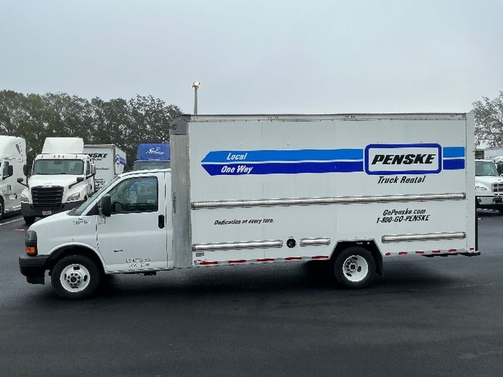 Light Duty Box Truck-Light and Medium Duty Trucks-GMC-2022-Savana G33903-Tampa-FL-25,963\n\t\tmiles-$ 51,250 - Image 4