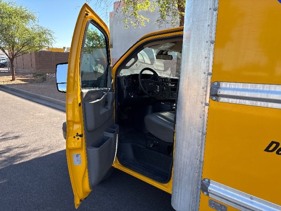 Light Duty Box Truck-Light and Medium Duty Trucks-GMC-2022-Savana G33903-Tempe-AZ-85,234\n\t\tmiles-$ 30,500 - Image 16