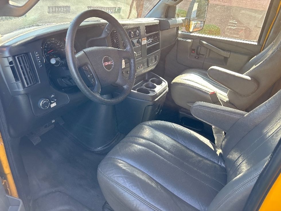 Light Duty Box Truck-Light and Medium Duty Trucks-GMC-2022-Savana G33903-Tempe-AZ-85,234\n\t\tmiles-$ 30,500 - Image 17