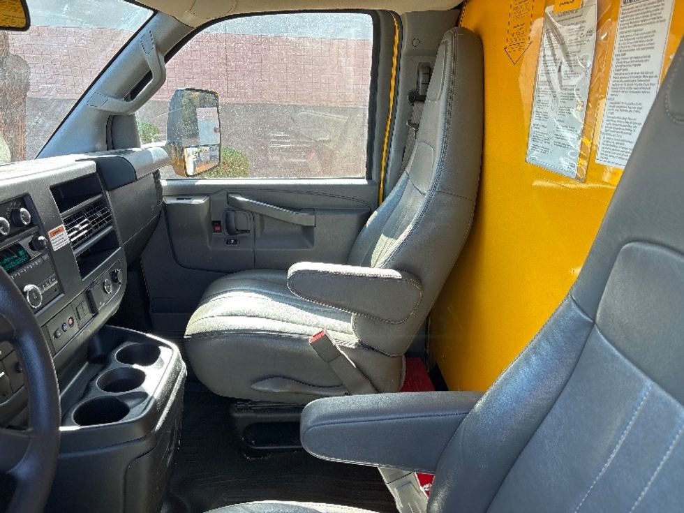 Light Duty Box Truck-Light and Medium Duty Trucks-GMC-2022-Savana G33903-Tempe-AZ-85,234\n\t\tmiles-$ 30,500 - Image 19