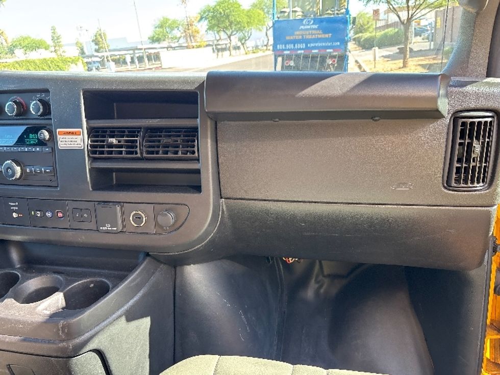 Light Duty Box Truck-Light and Medium Duty Trucks-GMC-2022-Savana G33903-Tempe-AZ-85,234\n\t\tmiles-$ 30,500 - Image 21