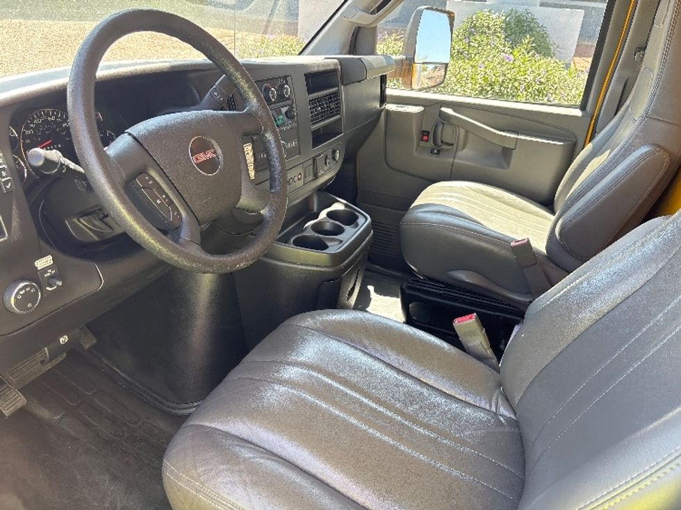Light Duty Box Truck-Light and Medium Duty Trucks-GMC-2022-Savana G33903-Tempe-AZ-97,755\n\t\tmiles-$ 29,750 - Image 17