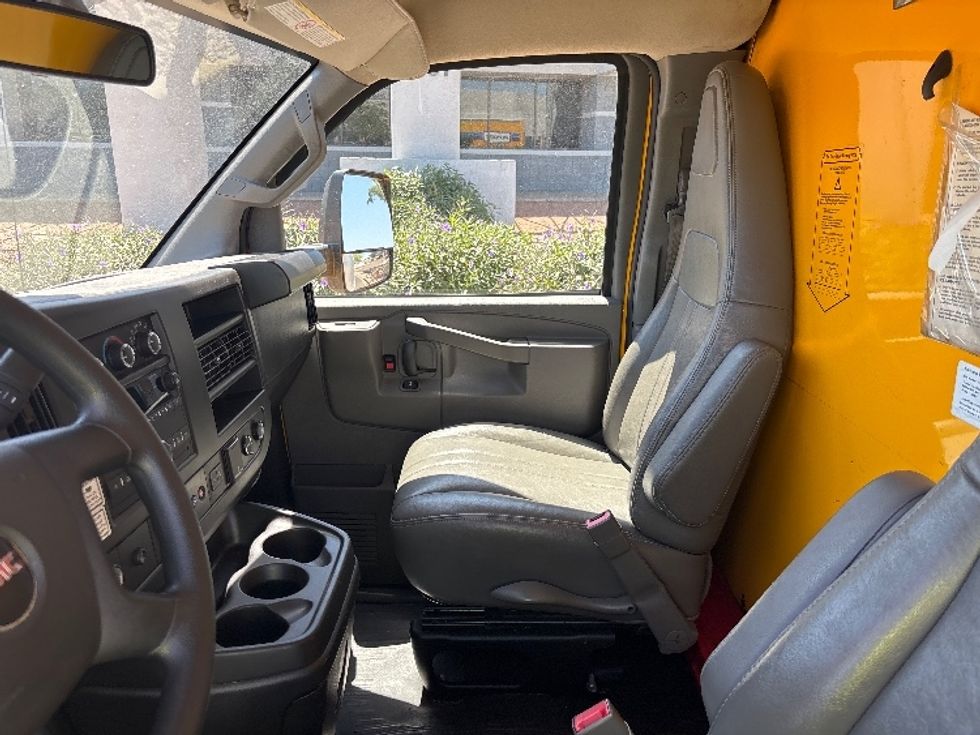 Light Duty Box Truck-Light and Medium Duty Trucks-GMC-2022-Savana G33903-Tempe-AZ-97,755\n\t\tmiles-$ 29,750 - Image 19