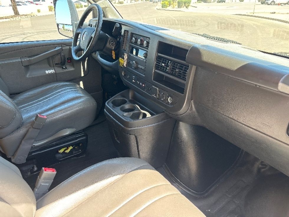 Light Duty Box Truck-Light and Medium Duty Trucks-GMC-2022-Savana G33903-Tempe-AZ-97,755\n\t\tmiles-$ 29,750 - Image 22