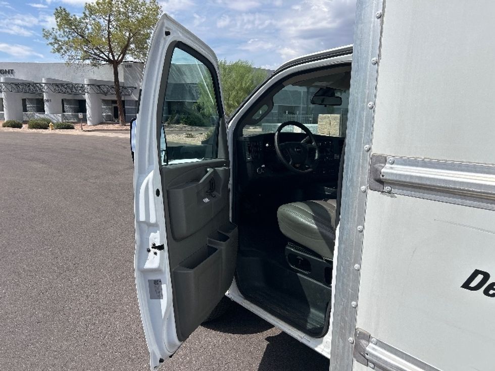 Light Duty Box Truck-Light and Medium Duty Trucks-GMC-2022-Savana G33903-Tempe-AZ-98,802\n\t\tmiles-$ 31,500 - Image 16