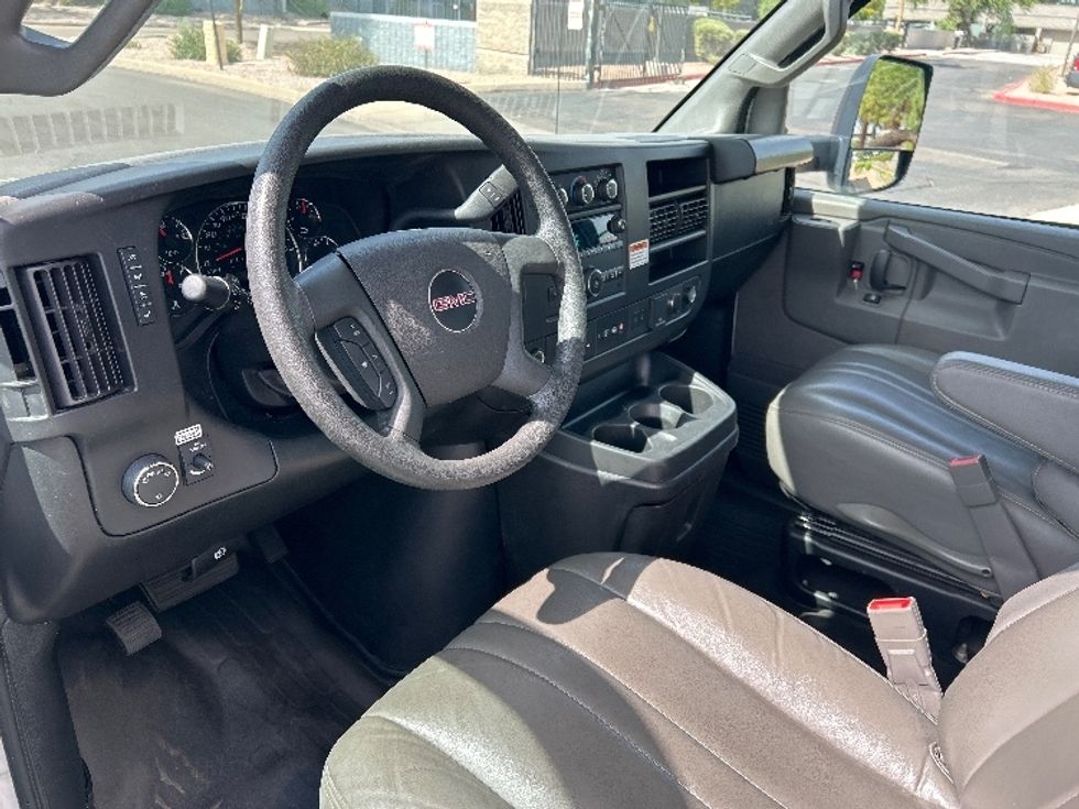 Light Duty Box Truck-Light and Medium Duty Trucks-GMC-2022-Savana G33903-Tempe-AZ-98,802\n\t\tmiles-$ 31,500 - Image 17