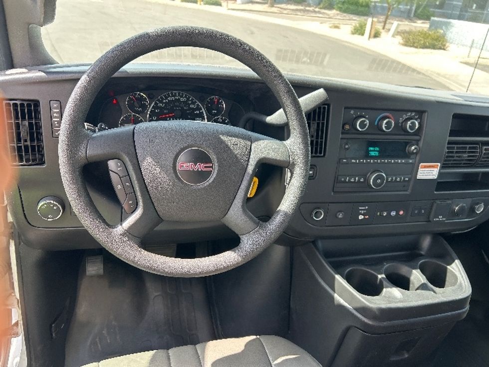 Light Duty Box Truck-Light and Medium Duty Trucks-GMC-2022-Savana G33903-Tempe-AZ-98,802\n\t\tmiles-$ 31,500 - Image 18