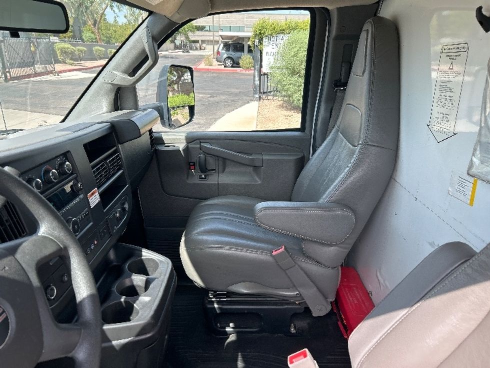 Light Duty Box Truck-Light and Medium Duty Trucks-GMC-2022-Savana G33903-Tempe-AZ-98,802\n\t\tmiles-$ 31,500 - Image 19