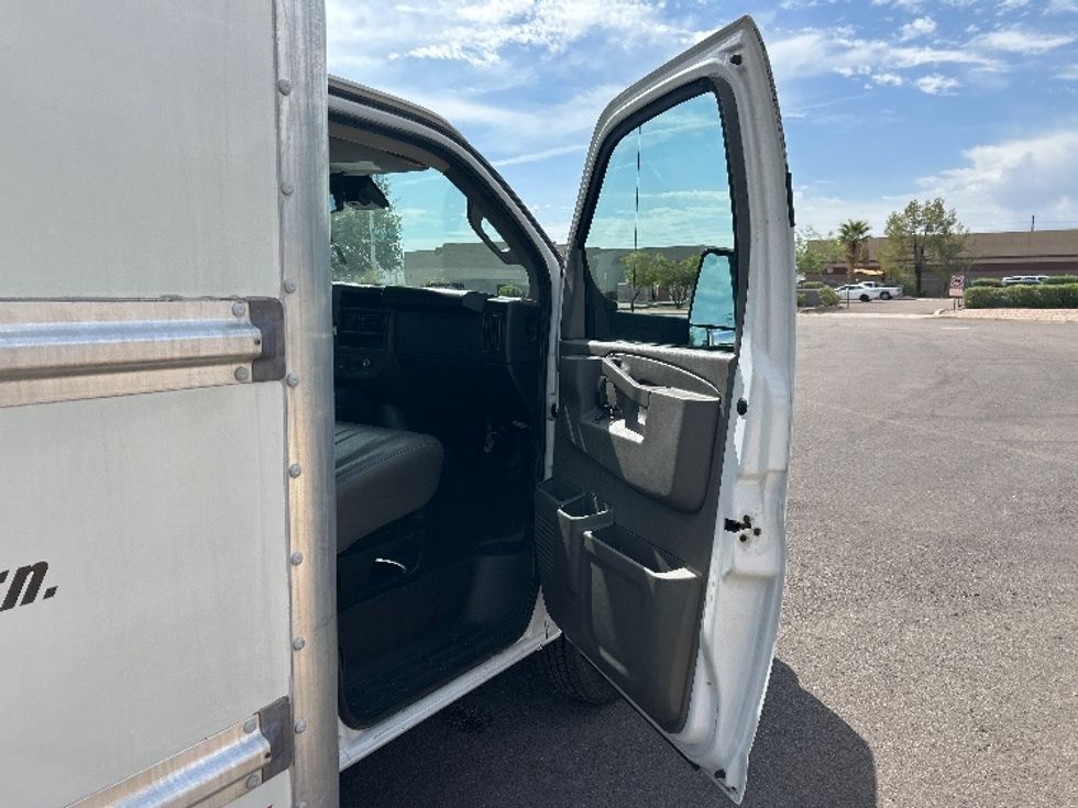 Light Duty Box Truck-Light and Medium Duty Trucks-GMC-2022-Savana G33903-Tempe-AZ-98,802\n\t\tmiles-$ 31,500 - Image 20