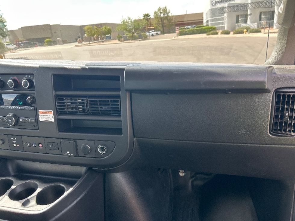 Light Duty Box Truck-Light and Medium Duty Trucks-GMC-2022-Savana G33903-Tempe-AZ-98,802\n\t\tmiles-$ 31,500 - Image 21