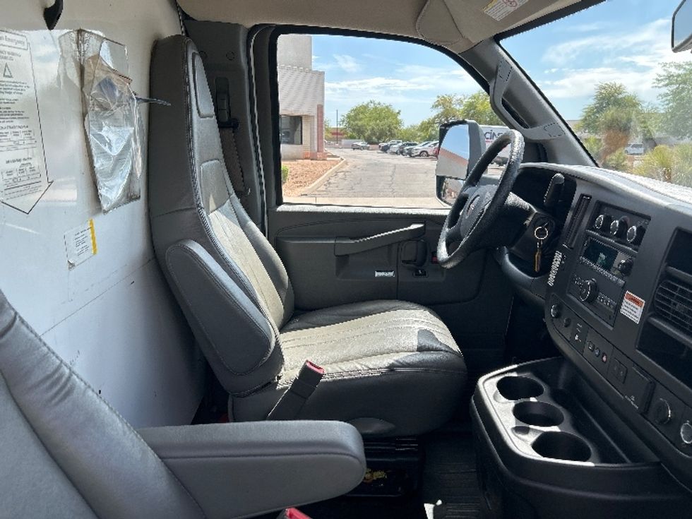 Light Duty Box Truck-Light and Medium Duty Trucks-GMC-2022-Savana G33903-Tempe-AZ-98,802\n\t\tmiles-$ 31,500 - Image 22