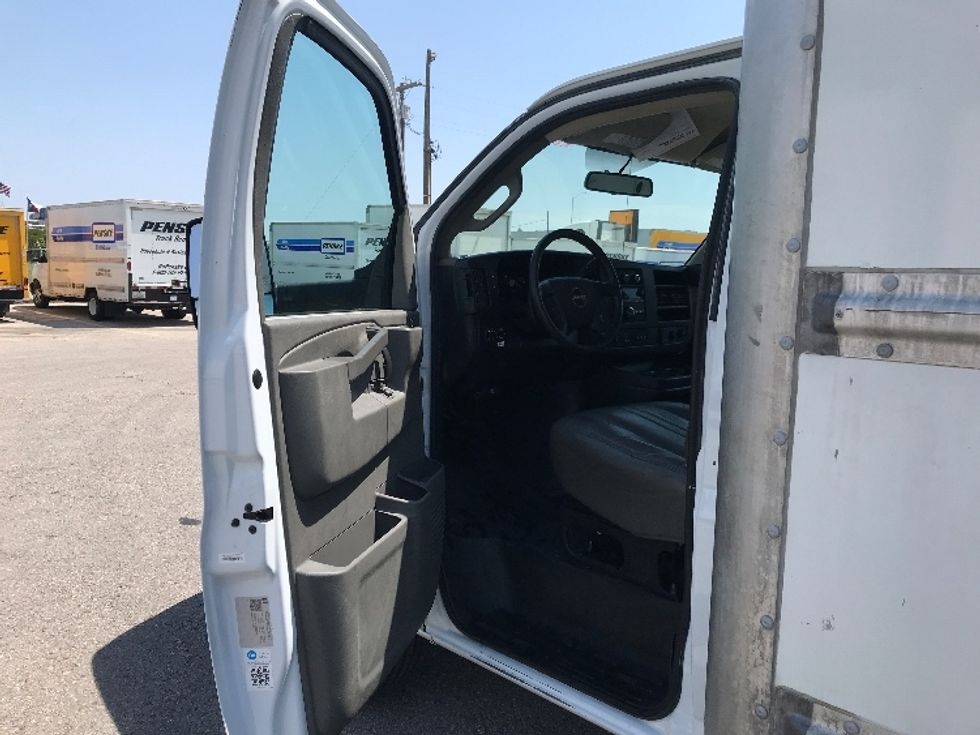 Light Duty Box Truck-Light and Medium Duty Trucks-GMC-2022-Savana G33903-Temple-TX-66,751\n\t\tmiles-$ 39,500 - Image 16