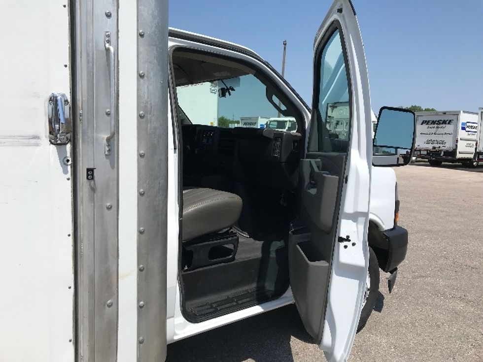 Light Duty Box Truck-Light and Medium Duty Trucks-GMC-2022-Savana G33903-Temple-TX-66,751\n\t\tmiles-$ 39,500 - Image 20