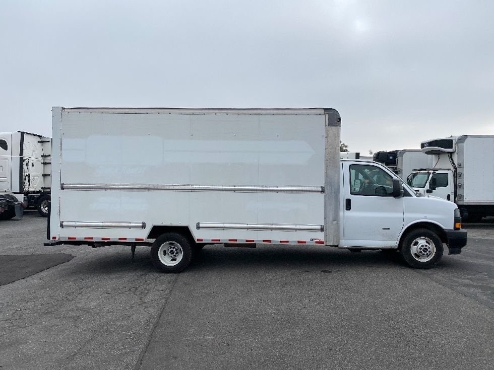 Light Duty Box Truck-Light and Medium Duty Trucks-GMC-2022-Savana G33903-Torrance-CA-103,895\n\t\tmiles-$ 32,000 - Image 14