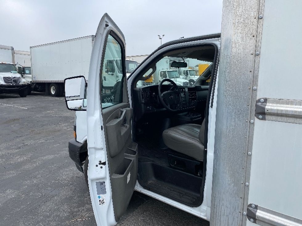 Light Duty Box Truck-Light and Medium Duty Trucks-GMC-2022-Savana G33903-Torrance-CA-103,895\n\t\tmiles-$ 32,000 - Image 15