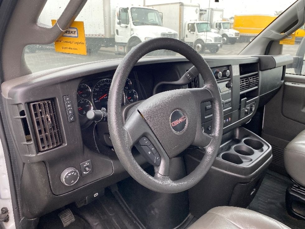 Light Duty Box Truck-Light and Medium Duty Trucks-GMC-2022-Savana G33903-Torrance-CA-103,895\n\t\tmiles-$ 32,000 - Image 16
