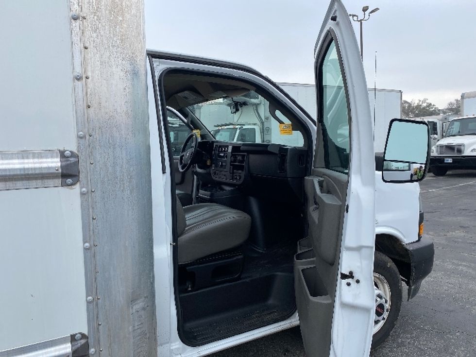 Light Duty Box Truck-Light and Medium Duty Trucks-GMC-2022-Savana G33903-Torrance-CA-103,895\n\t\tmiles-$ 32,000 - Image 19