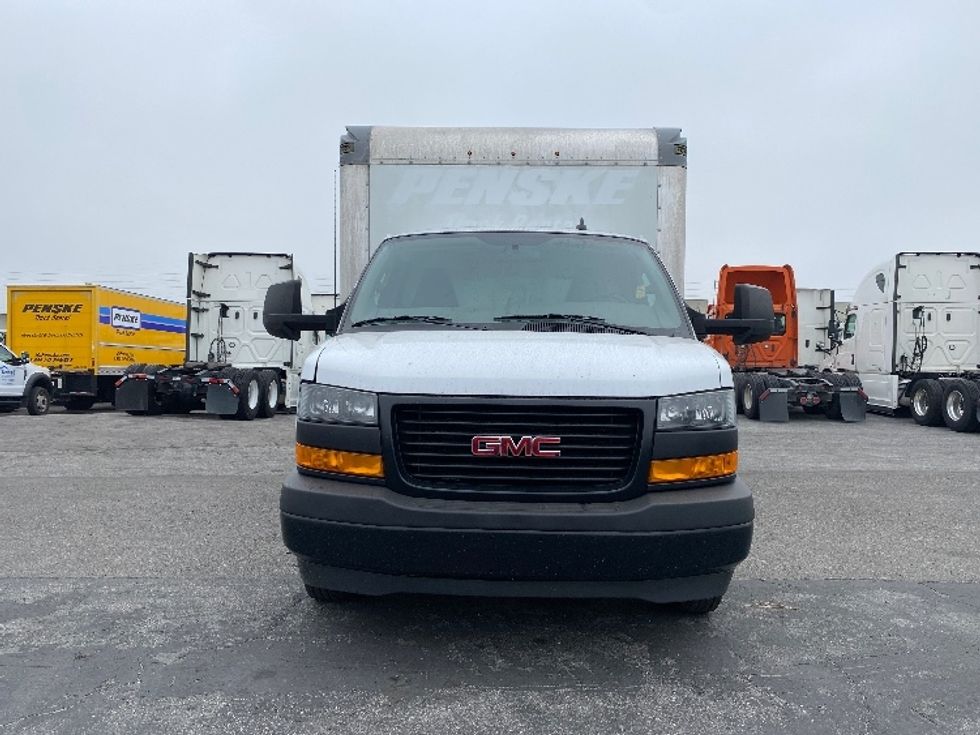 Light Duty Box Truck-Light and Medium Duty Trucks-GMC-2022-Savana G33903-Torrance-CA-103,895\n\t\tmiles-$ 32,000 - Image 2
