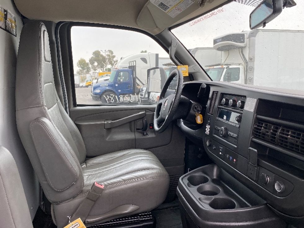 Light Duty Box Truck-Light and Medium Duty Trucks-GMC-2022-Savana G33903-Torrance-CA-103,895\n\t\tmiles-$ 32,000 - Image 21