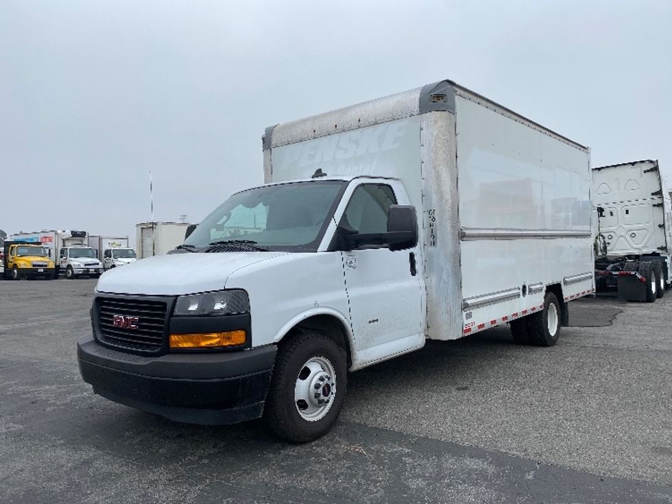 Light Duty Box Truck-Light and Medium Duty Trucks-GMC-2022-Savana G33903-Torrance-CA-103,895\n\t\tmiles-$ 32,000 - Image 3