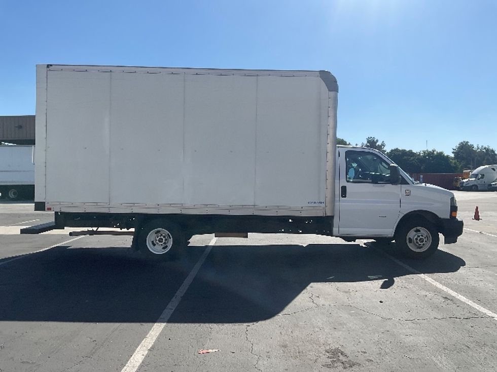 Light Duty Box Truck-Light and Medium Duty Trucks-GMC-2022-Savana G33903-Torrance-CA-135,611\n\t\tmiles-$ 25,250 - Image 15
