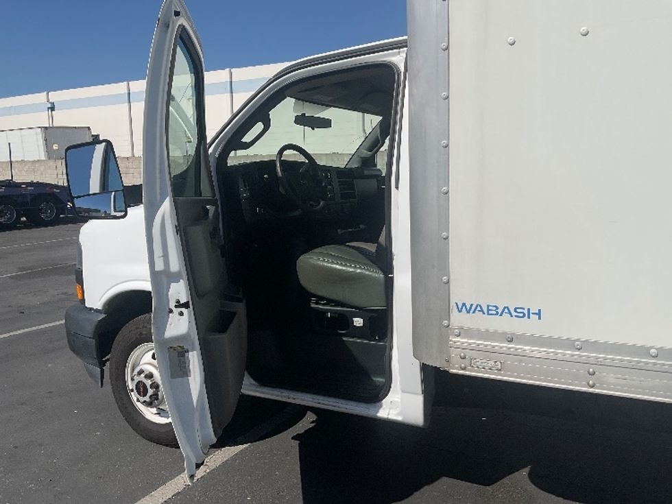 Light Duty Box Truck-Light and Medium Duty Trucks-GMC-2022-Savana G33903-Torrance-CA-135,611\n\t\tmiles-$ 25,250 - Image 16