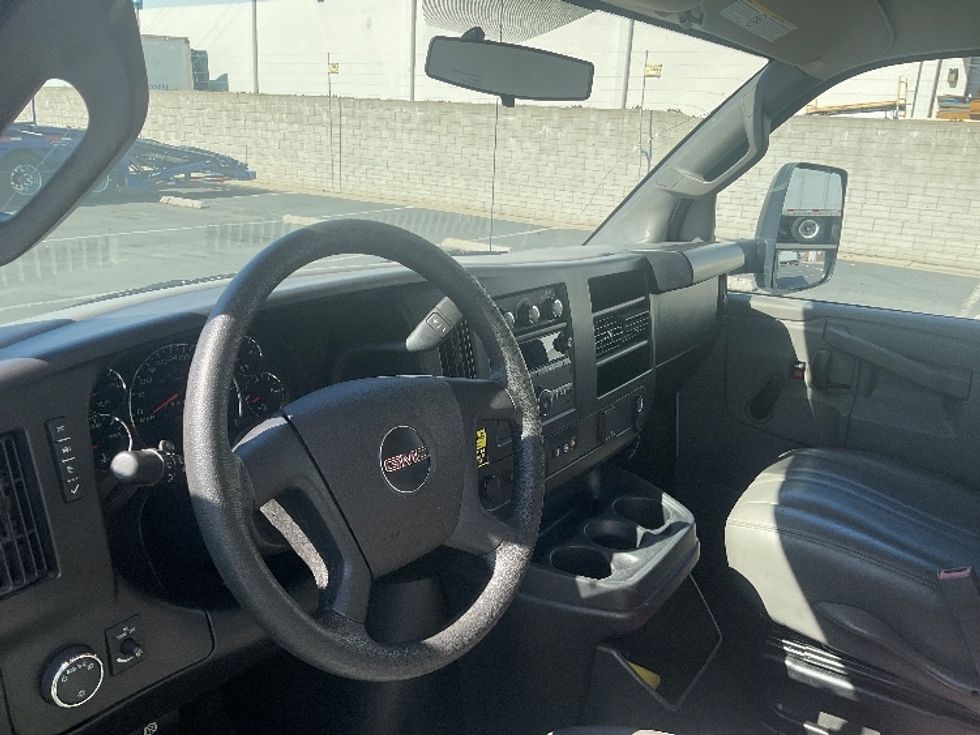 Light Duty Box Truck-Light and Medium Duty Trucks-GMC-2022-Savana G33903-Torrance-CA-135,611\n\t\tmiles-$ 25,250 - Image 17