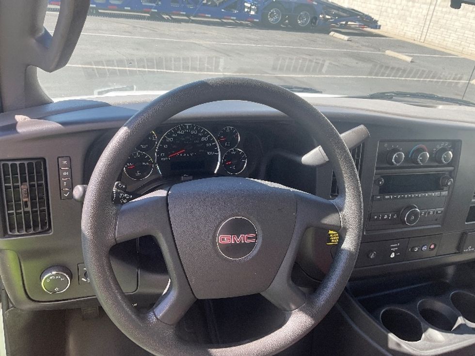 Light Duty Box Truck-Light and Medium Duty Trucks-GMC-2022-Savana G33903-Torrance-CA-135,611\n\t\tmiles-$ 25,250 - Image 18