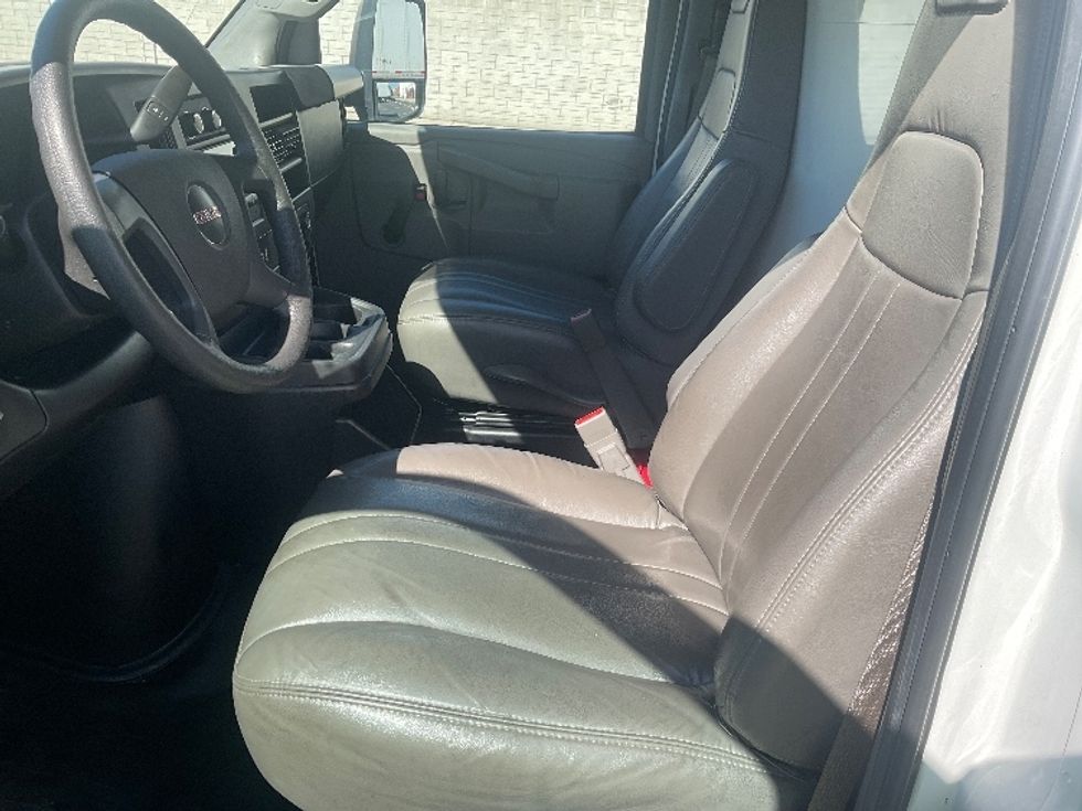 Light Duty Box Truck-Light and Medium Duty Trucks-GMC-2022-Savana G33903-Torrance-CA-135,611\n\t\tmiles-$ 25,250 - Image 19