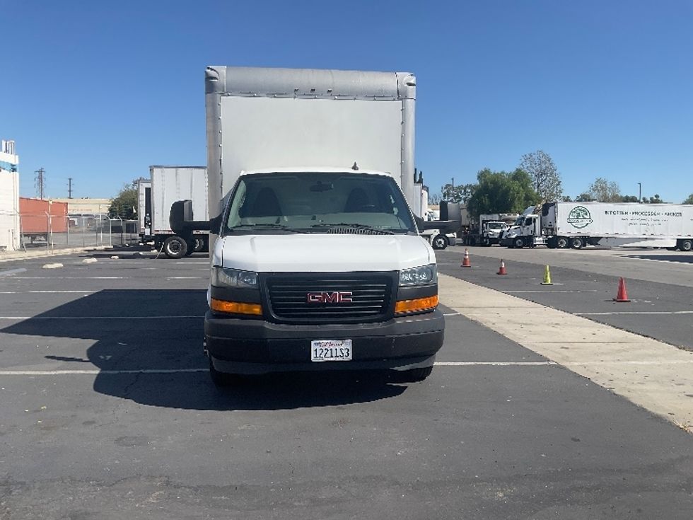 Light Duty Box Truck-Light and Medium Duty Trucks-GMC-2022-Savana G33903-Torrance-CA-135,611\n\t\tmiles-$ 25,250 - Image 2