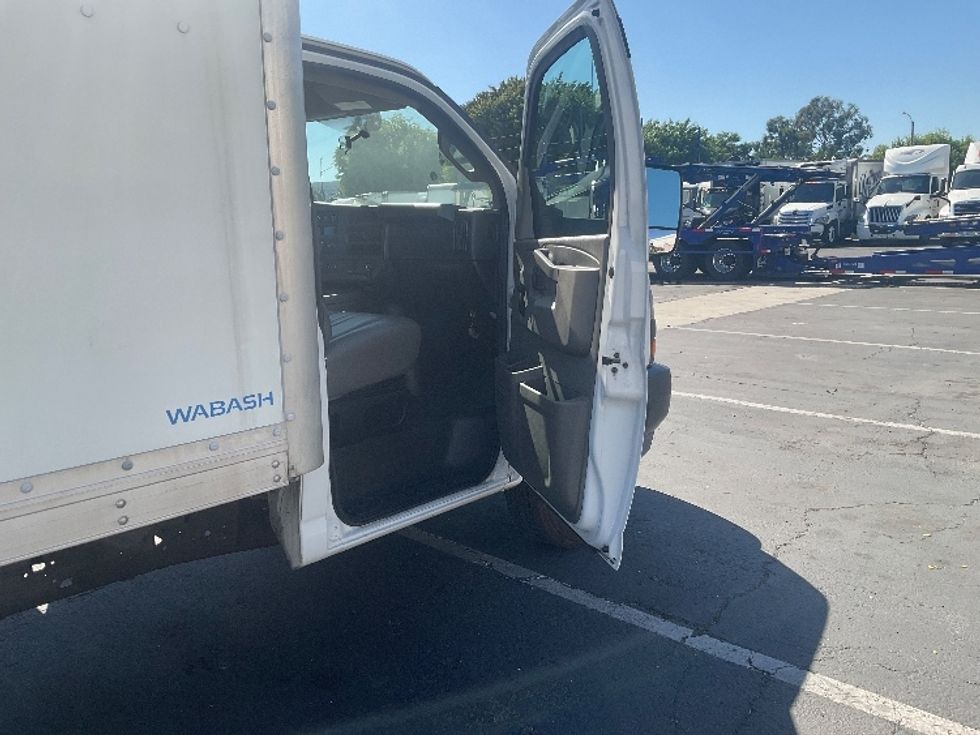 Light Duty Box Truck-Light and Medium Duty Trucks-GMC-2022-Savana G33903-Torrance-CA-135,611\n\t\tmiles-$ 25,250 - Image 20