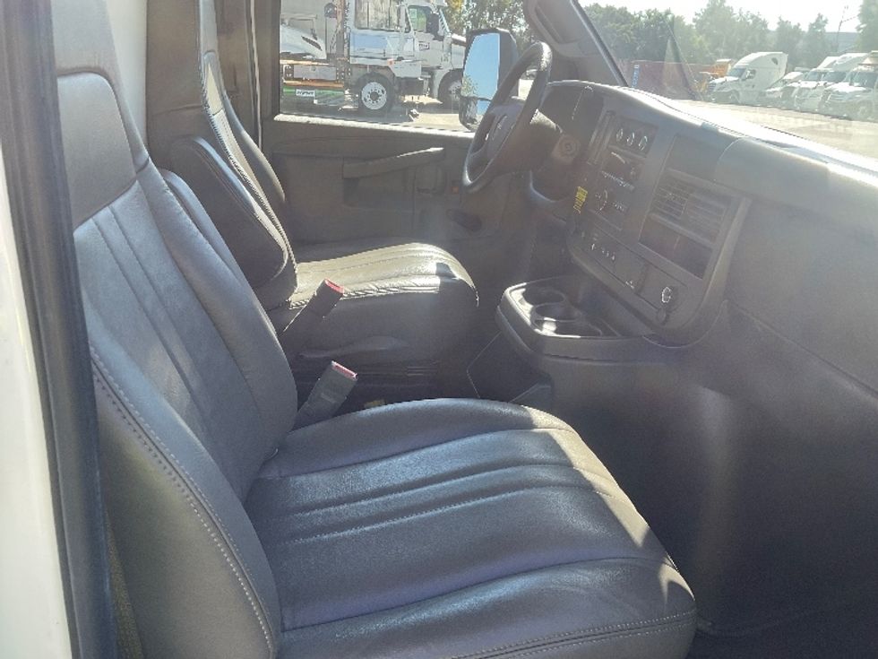 Light Duty Box Truck-Light and Medium Duty Trucks-GMC-2022-Savana G33903-Torrance-CA-135,611\n\t\tmiles-$ 25,250 - Image 22